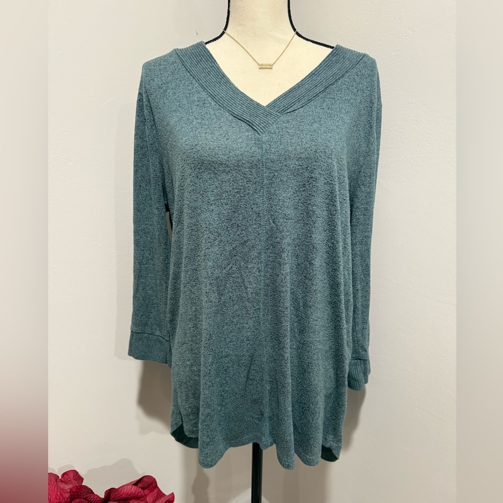 Teal 3/4 Sleeve V-Neck Top LARGE BUT fits XL from Stitch Fix - Picture 2 of 4